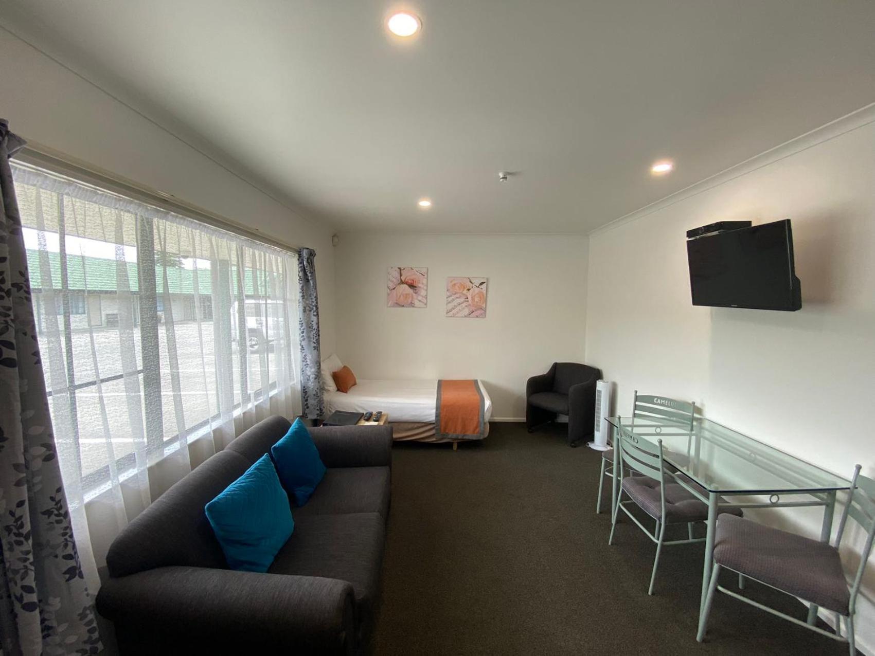 Camelot Motor Lodge And Conference Centre Palmerston North Exterior foto